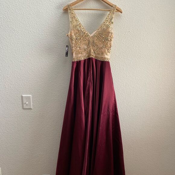 Dress District Annaby Two Tone Heavy Beaded Homecoming Formal Dress XS NWT $330 - Picture 2 of 6